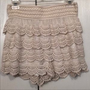 Women’s off white lace shorts